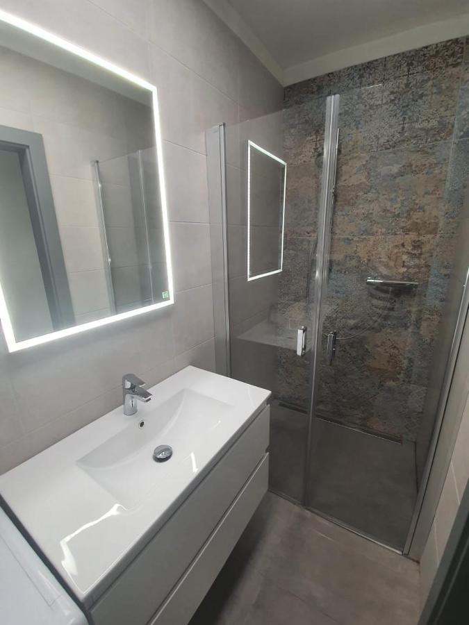Appartamento Monar Exclusive Center Free Parking In Garage Košice Esterno foto