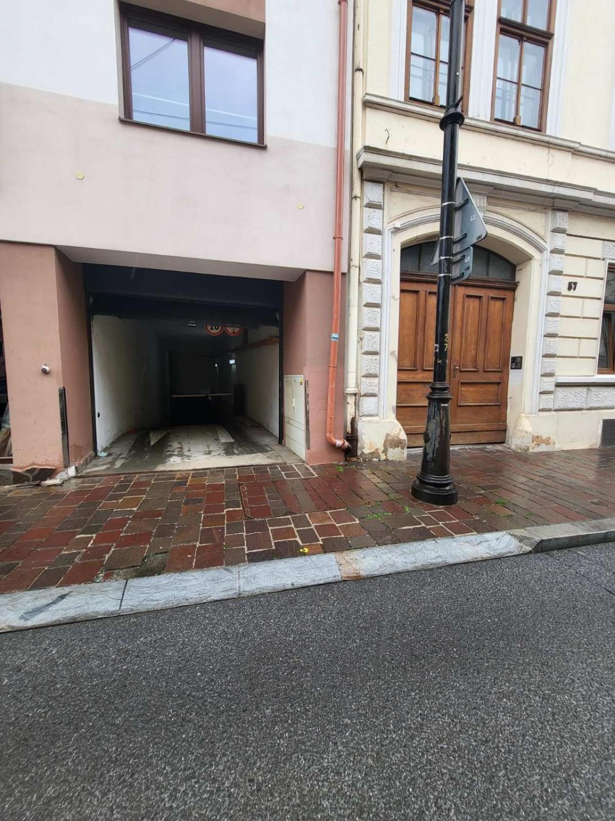 Appartamento Monar Exclusive Center Free Parking In Garage Košice Esterno foto